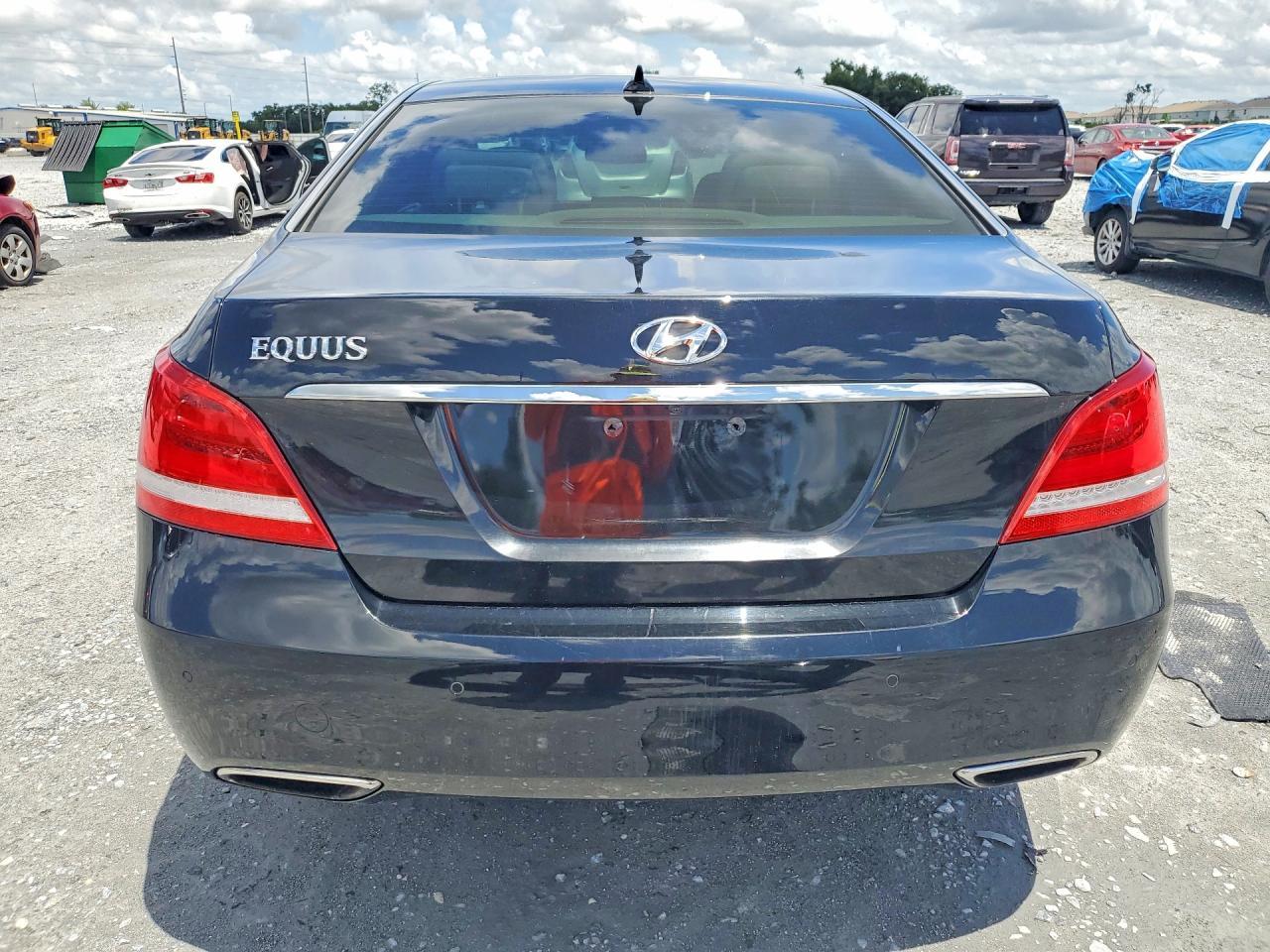 2014 Hyundai Equus Signature - Image 6