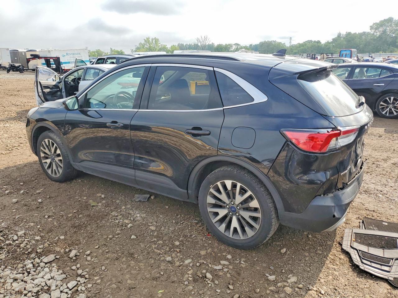 2020 Ford Escape Titanium - Image 2