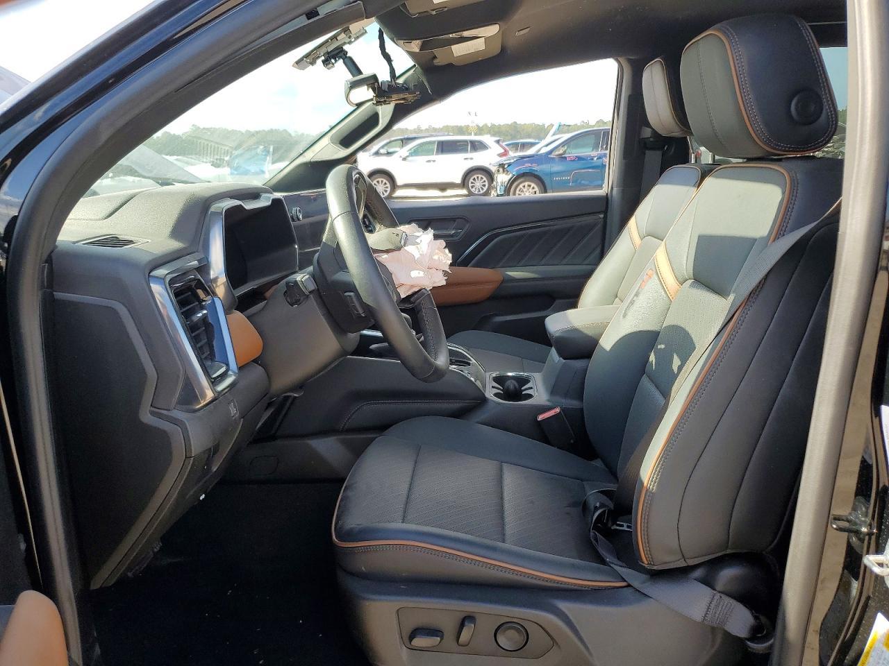 2025 GMC Canyon At4 - Image 7