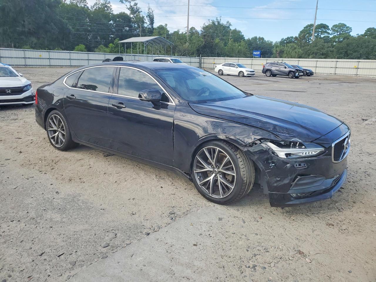 2018 Volvo S90 T5 Momentum - Image 4