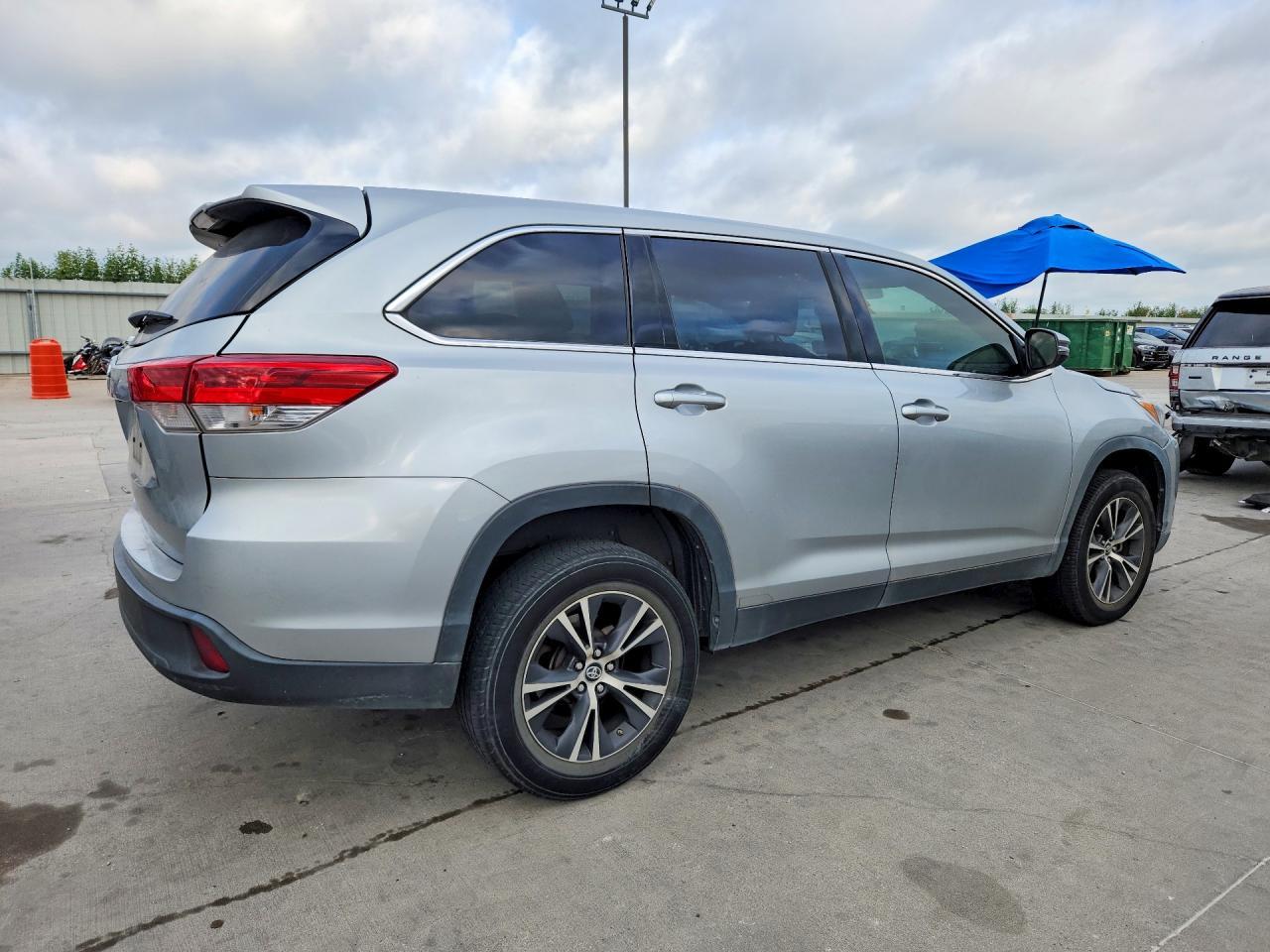 2019 Toyota Highlander Le - Фото 3