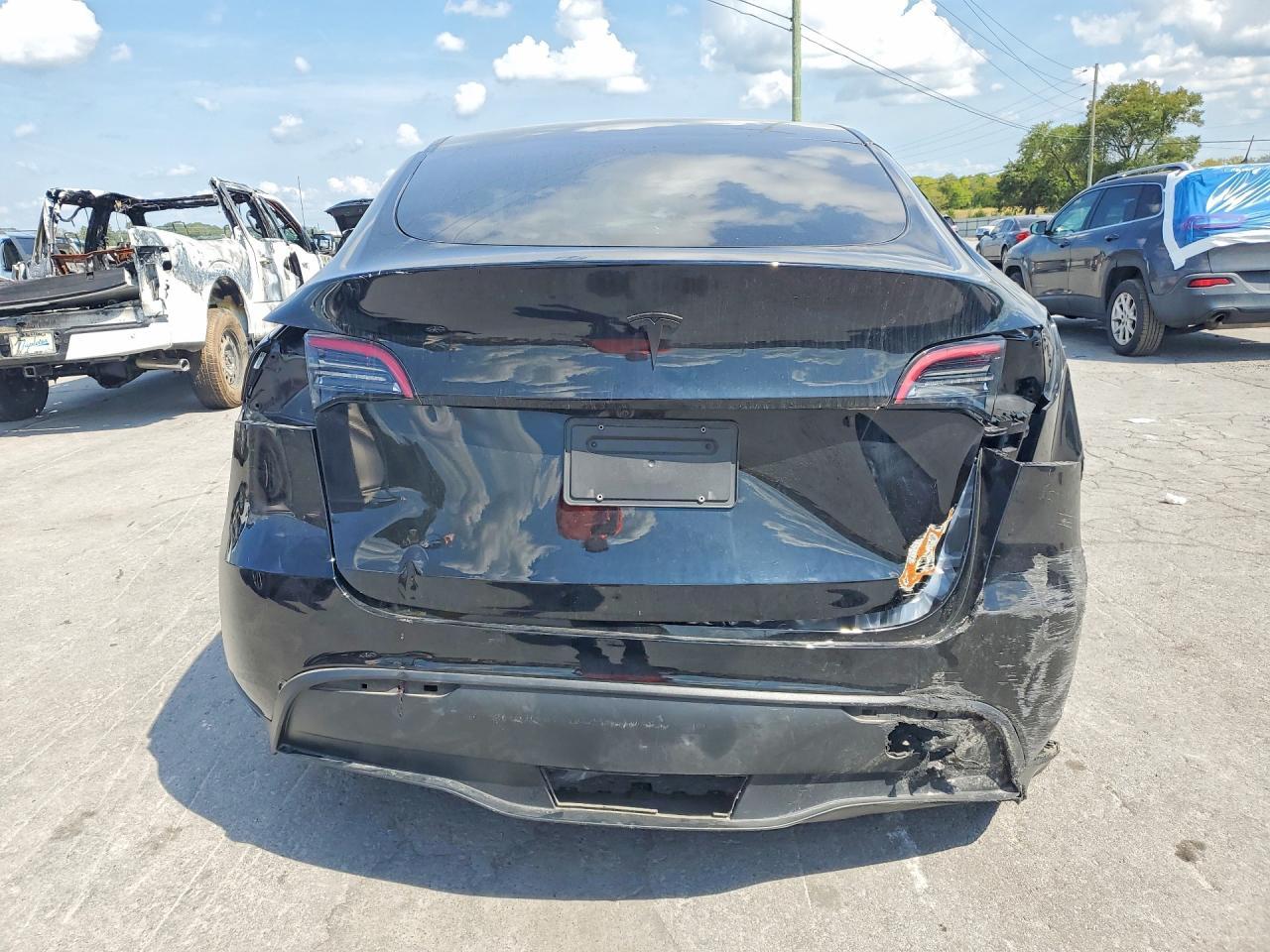 2024 Tesla Model Y - Фото 6