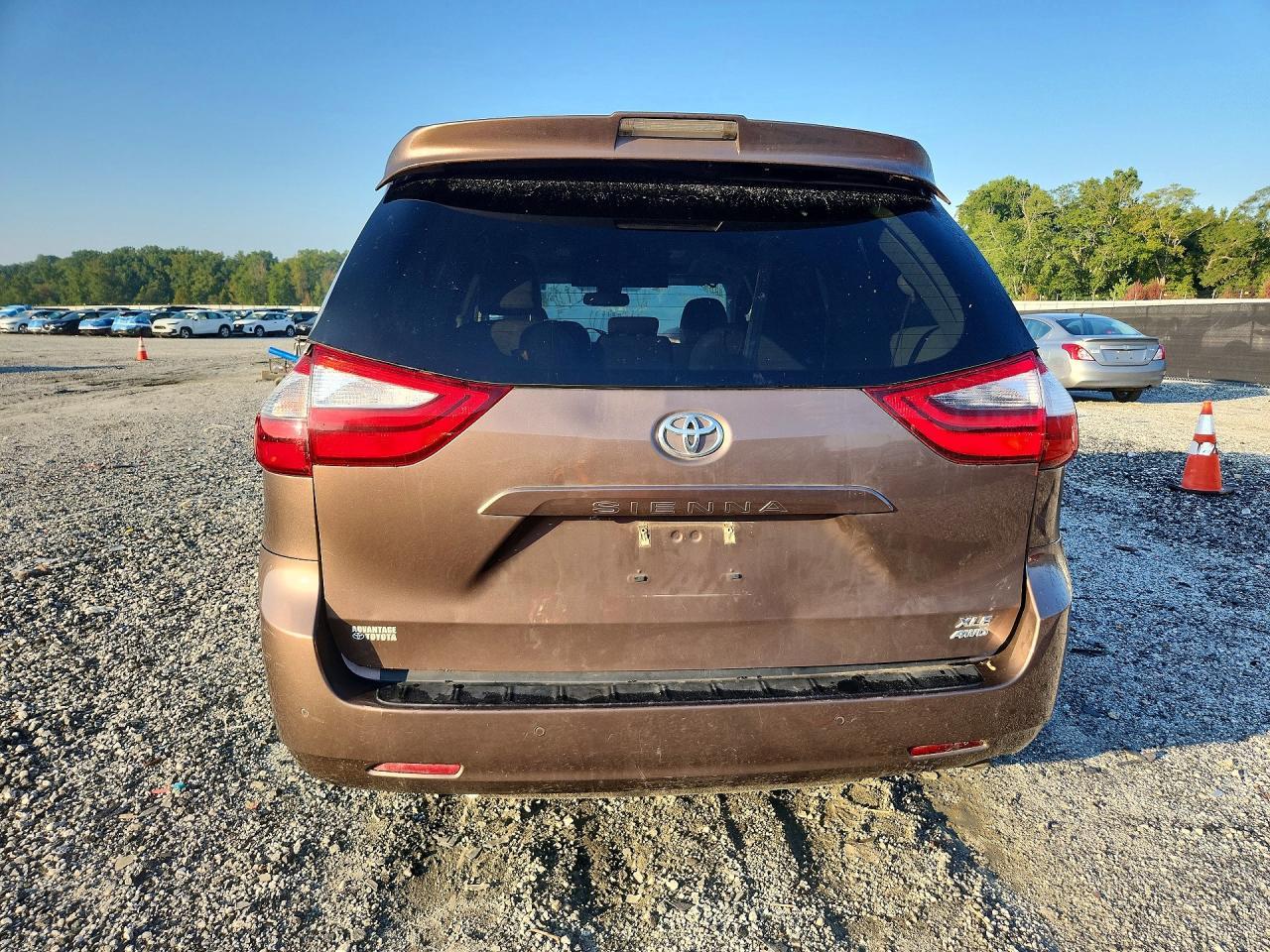 2020 Toyota Sienna Xle Premium 8-Passenger - Image 6