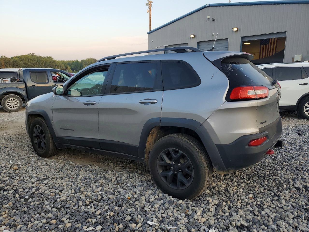 2016 Jeep Cherokee Trailhawk - Фото 2