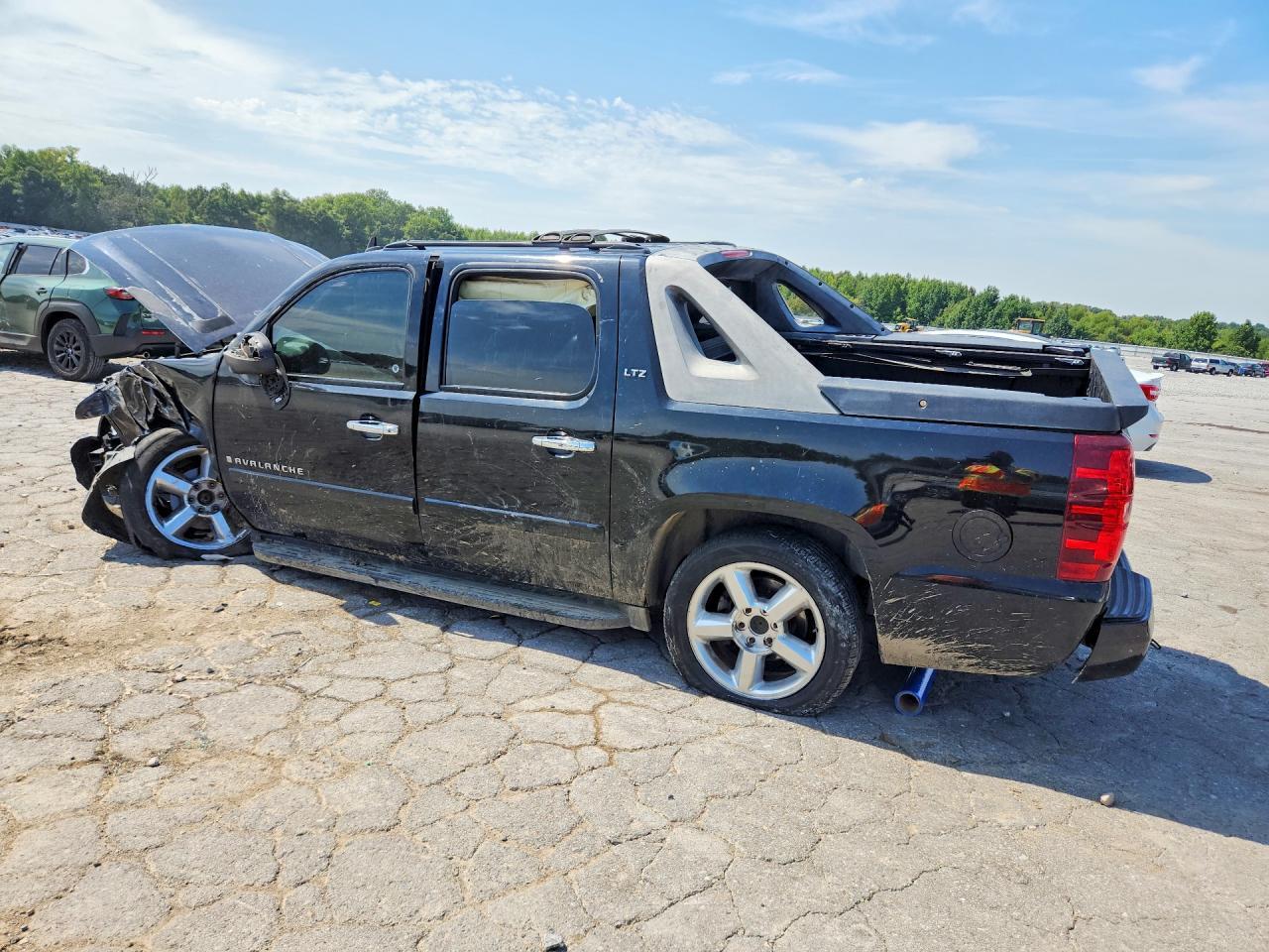 2008 Chevrolet Avalanche K1500 - Image 2