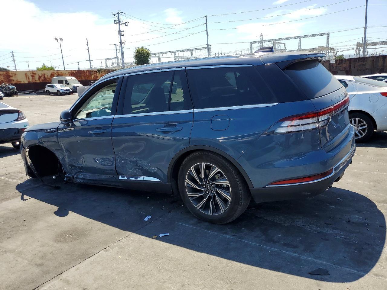 2025 Lincoln Aviator - Image 2