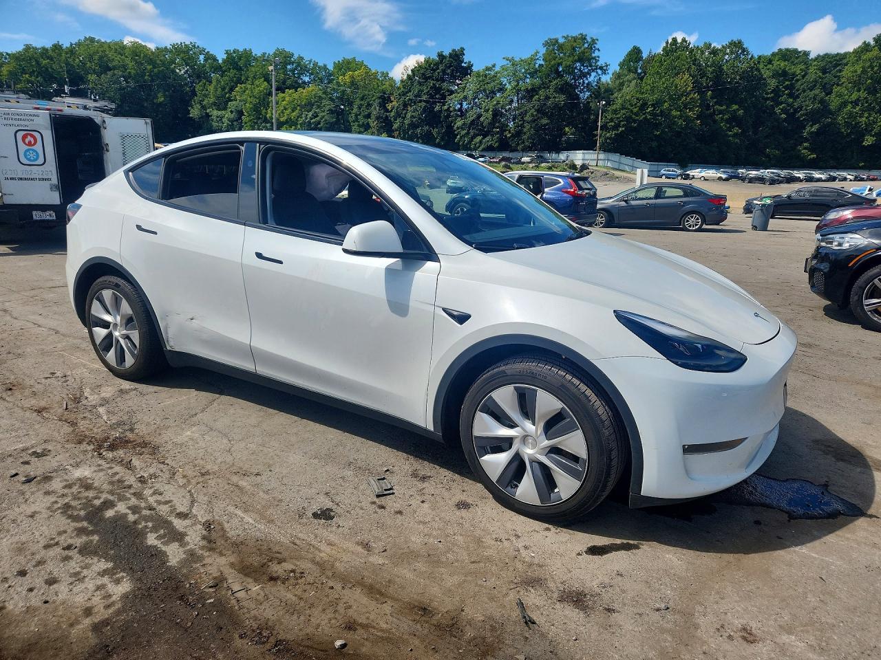 2024 Tesla Model Y - Фото 4