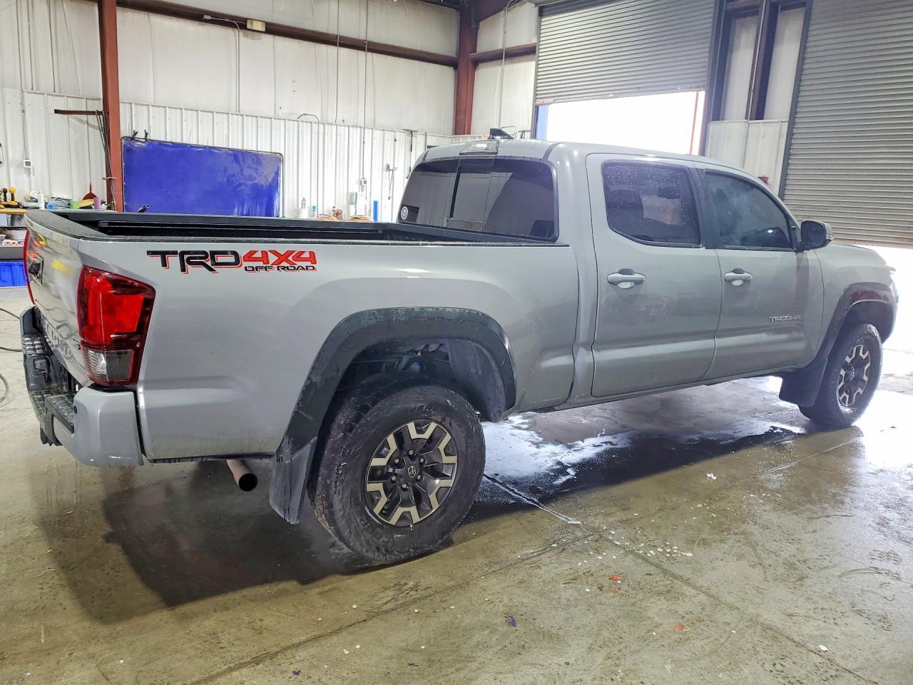 2018 Toyota Tacoma Trd Off-Road - Image 3