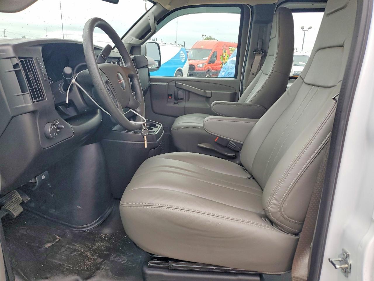2025 GMC Savana 2500 Cargo Delivery Van - Фото 7