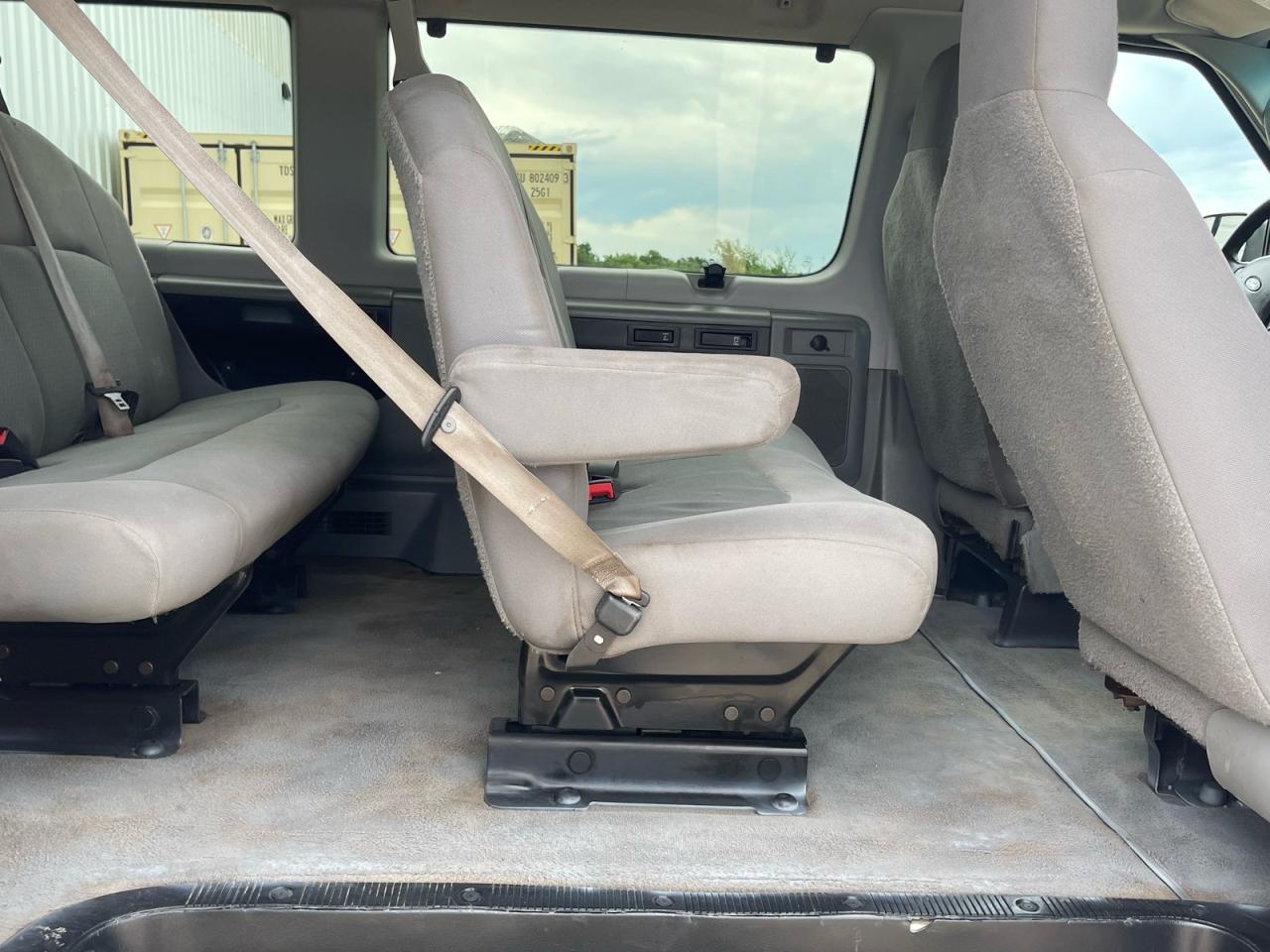2013 Ford Econoline E350 Super Duty Wagon - Image 6
