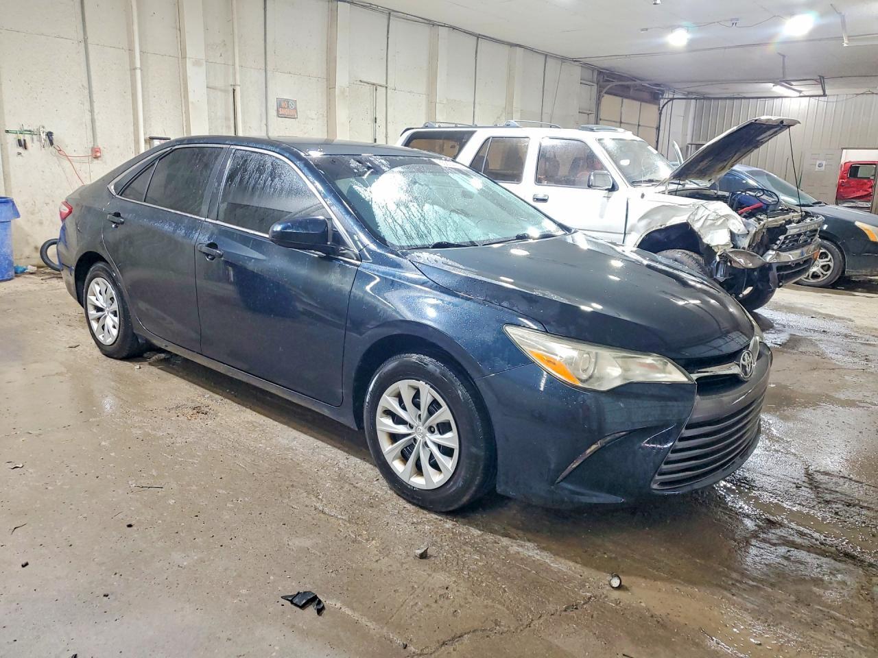 2015 Toyota Camry Le - Фото 4