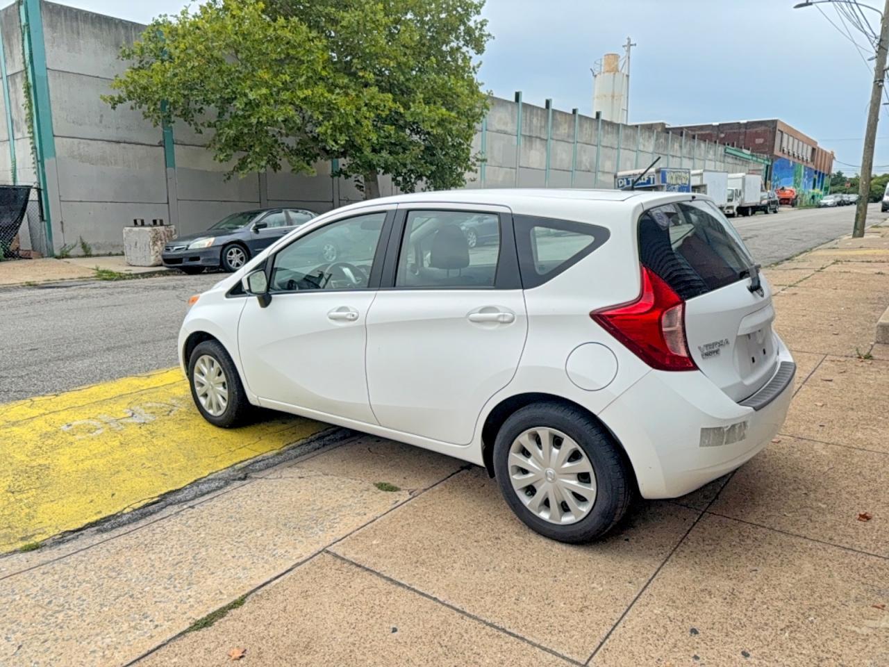2015 Niss Versa Note - Image 3