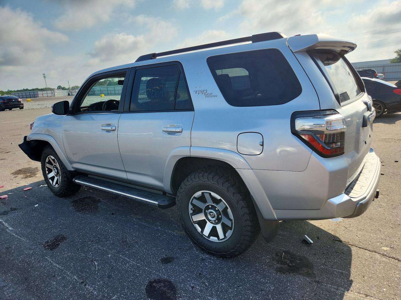 2021 Toyota 4Runner Trd Off-Road Premium - Image 2