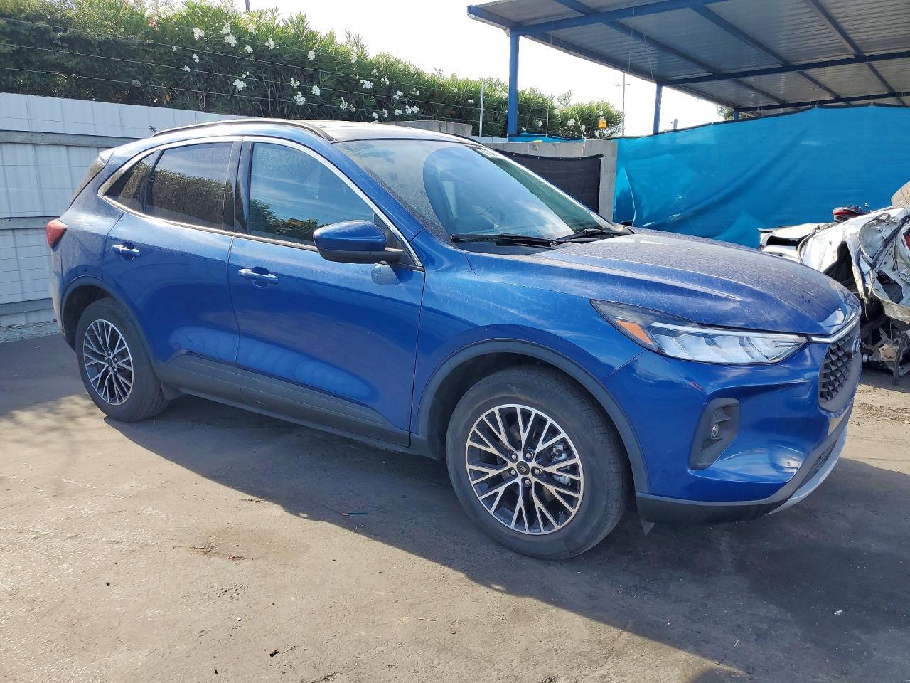 2023 Ford Escape - Image 4