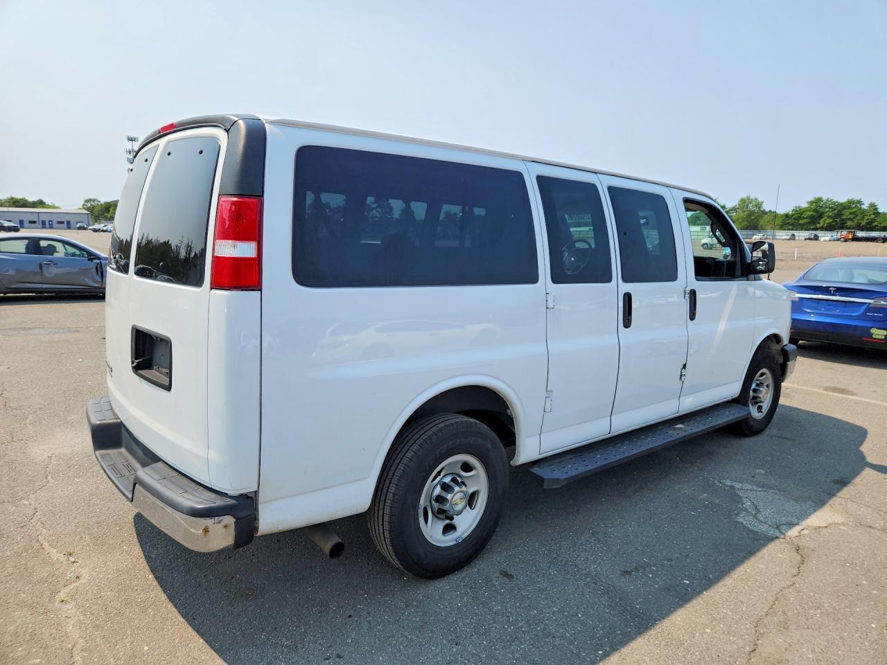 2016 Chevrolet Express G3500 Lt - Image 3