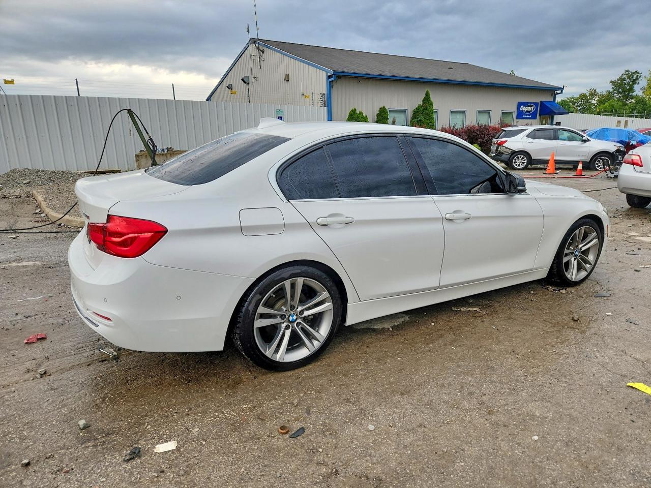 2018 BMW 330 Xi - Image 3