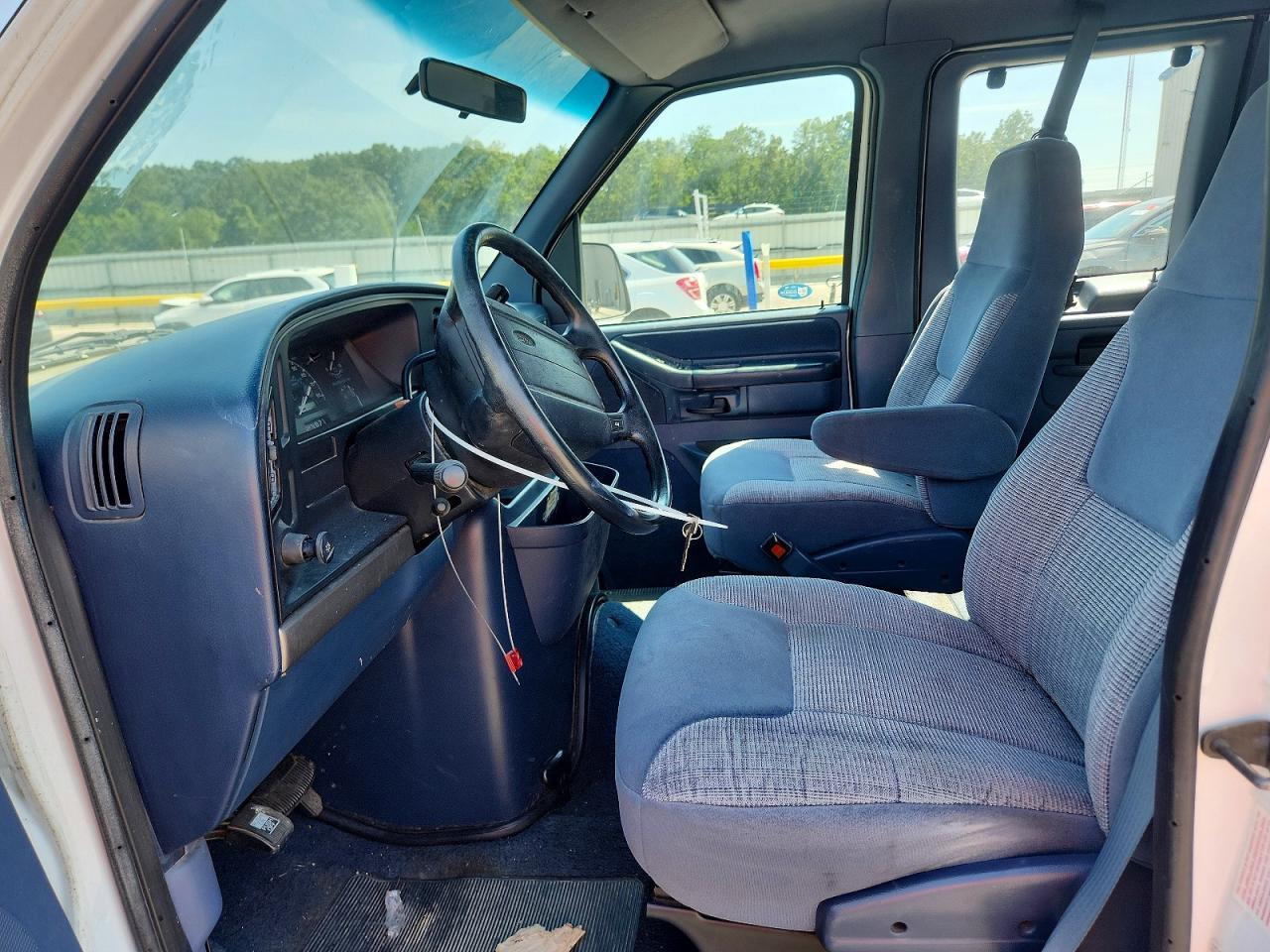 1995 Ford Econoline E350 Super Duty - Image 7