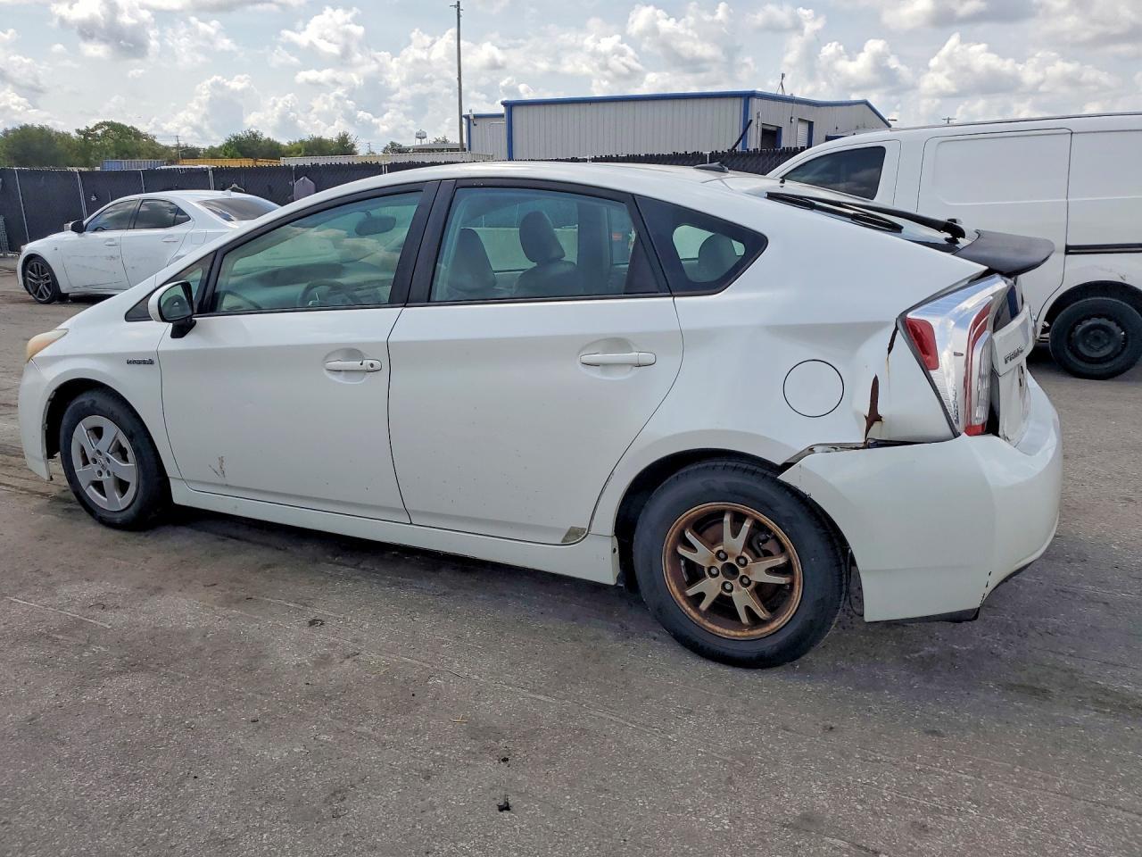 2010 Toyota Prius Iv - Фото 2