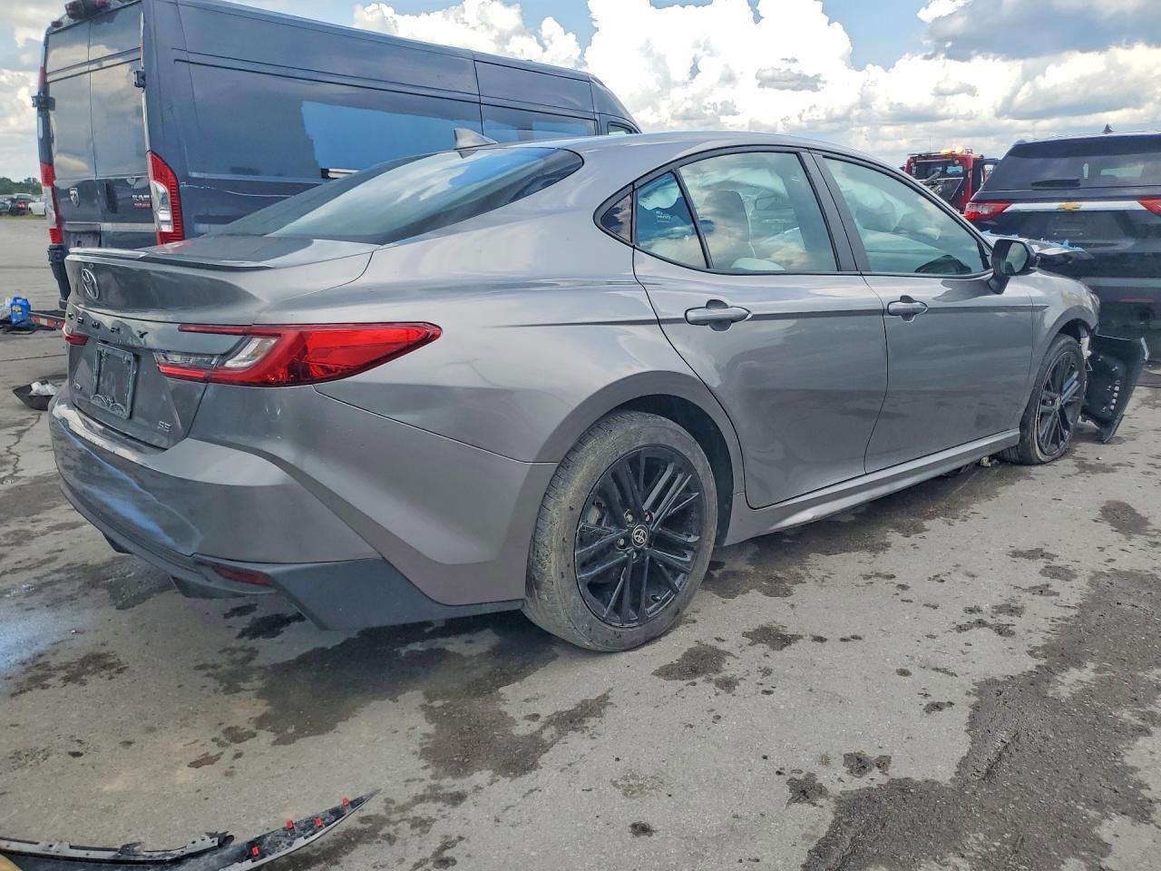 2025 Toyota Camry Se - Image 3