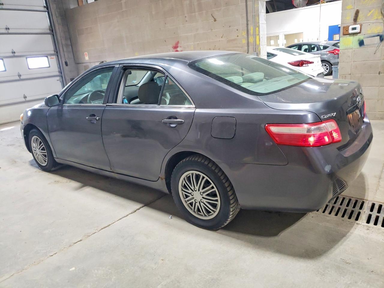 2008 Toyota Camry Le - Фото 2