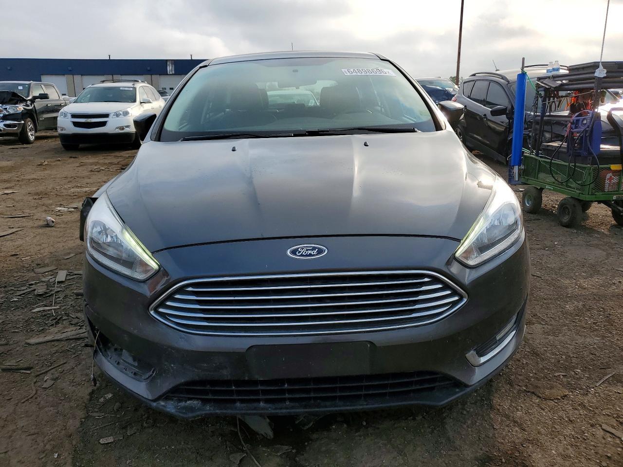 2017 Ford Focus Titanium - Image 5