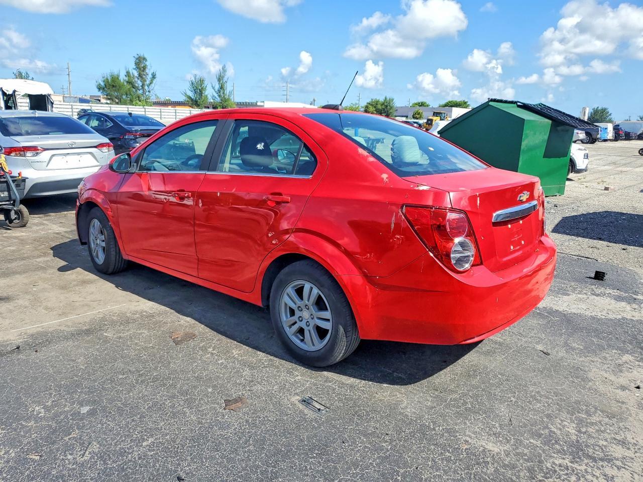 2016 Chevrolet Sonic Lt - Фото 2