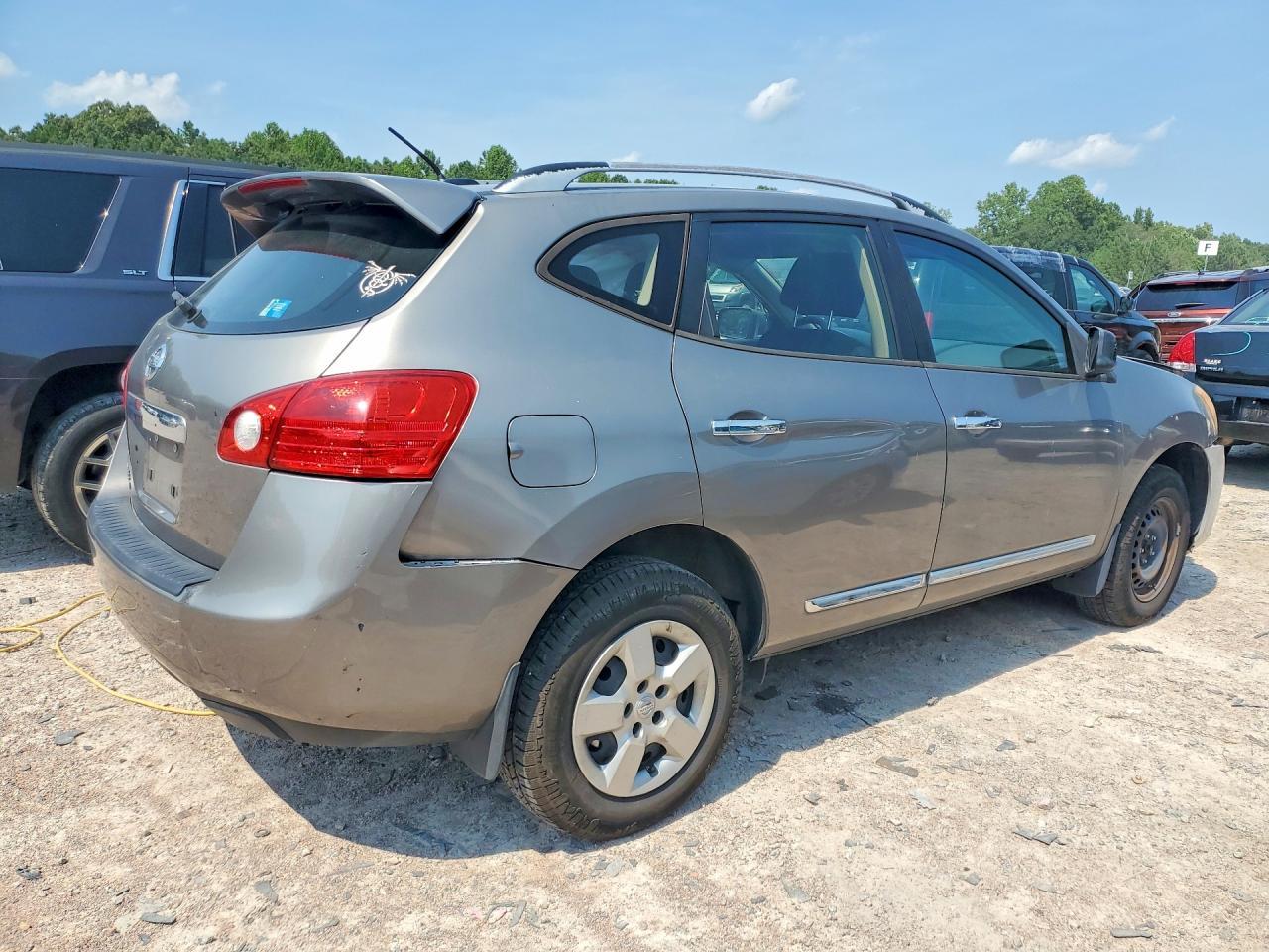 2014 Nissan Rogue Select S - Image 3