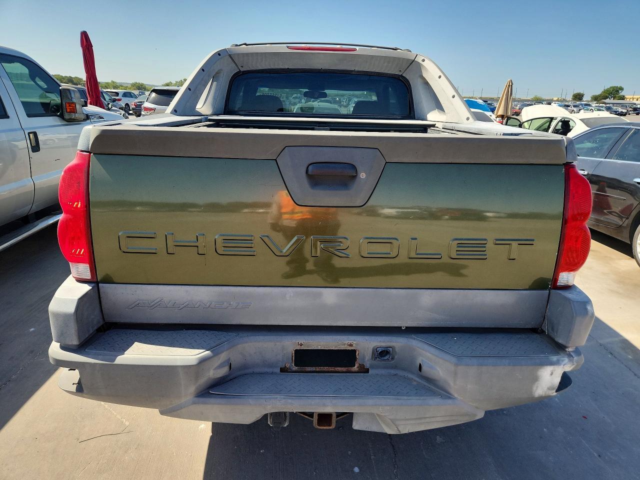 2002 Chevrolet Avalanche - Image 6