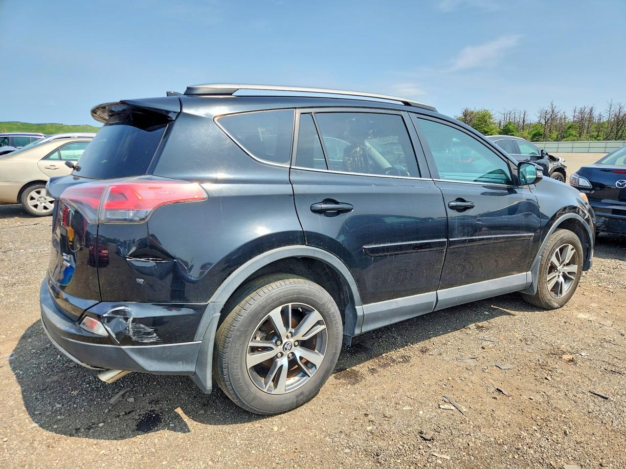 2017 Toyota Rav4 Xle - Image 3
