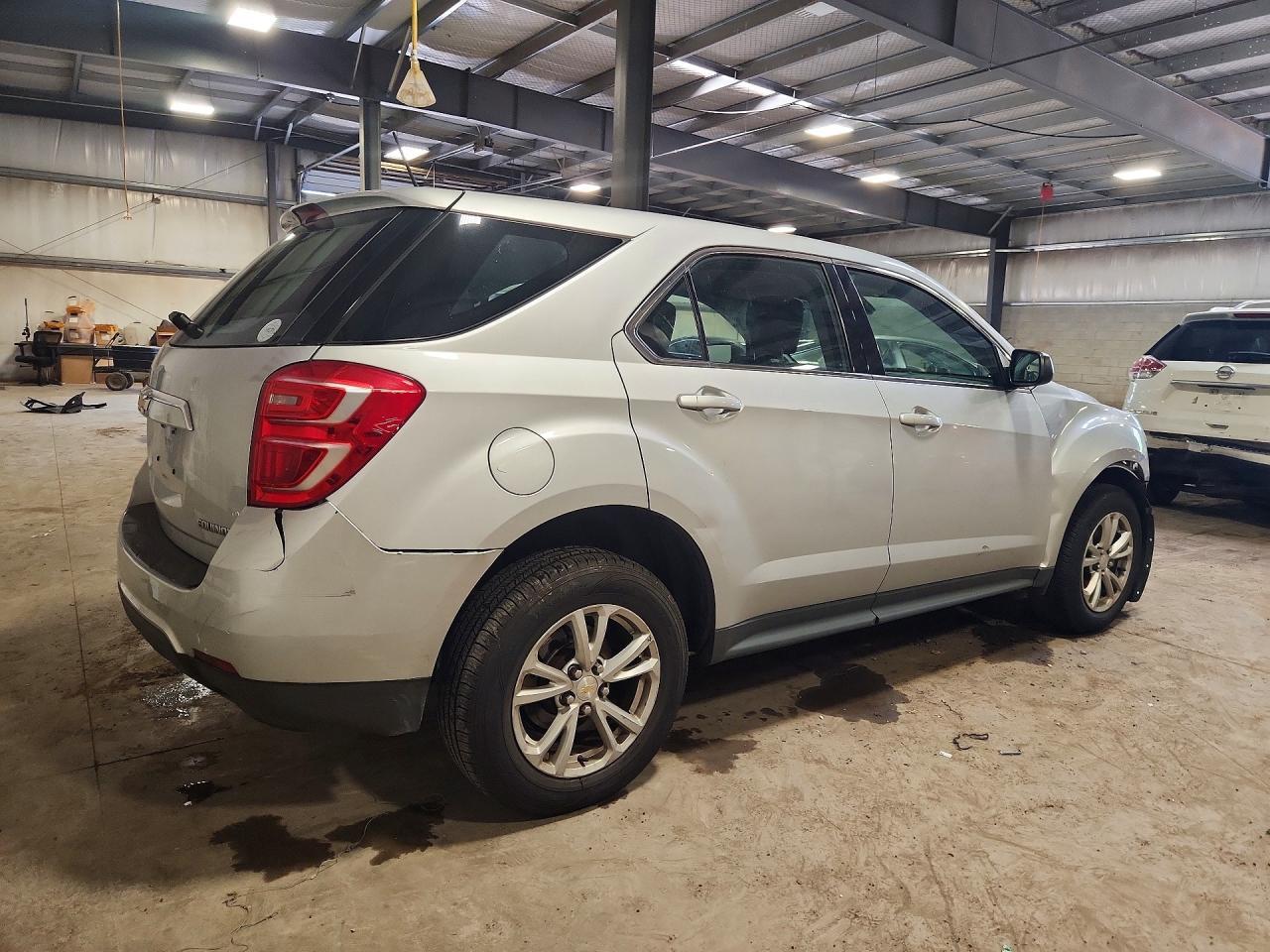 2017 Chevrolet Equinox Ls - Фото 3