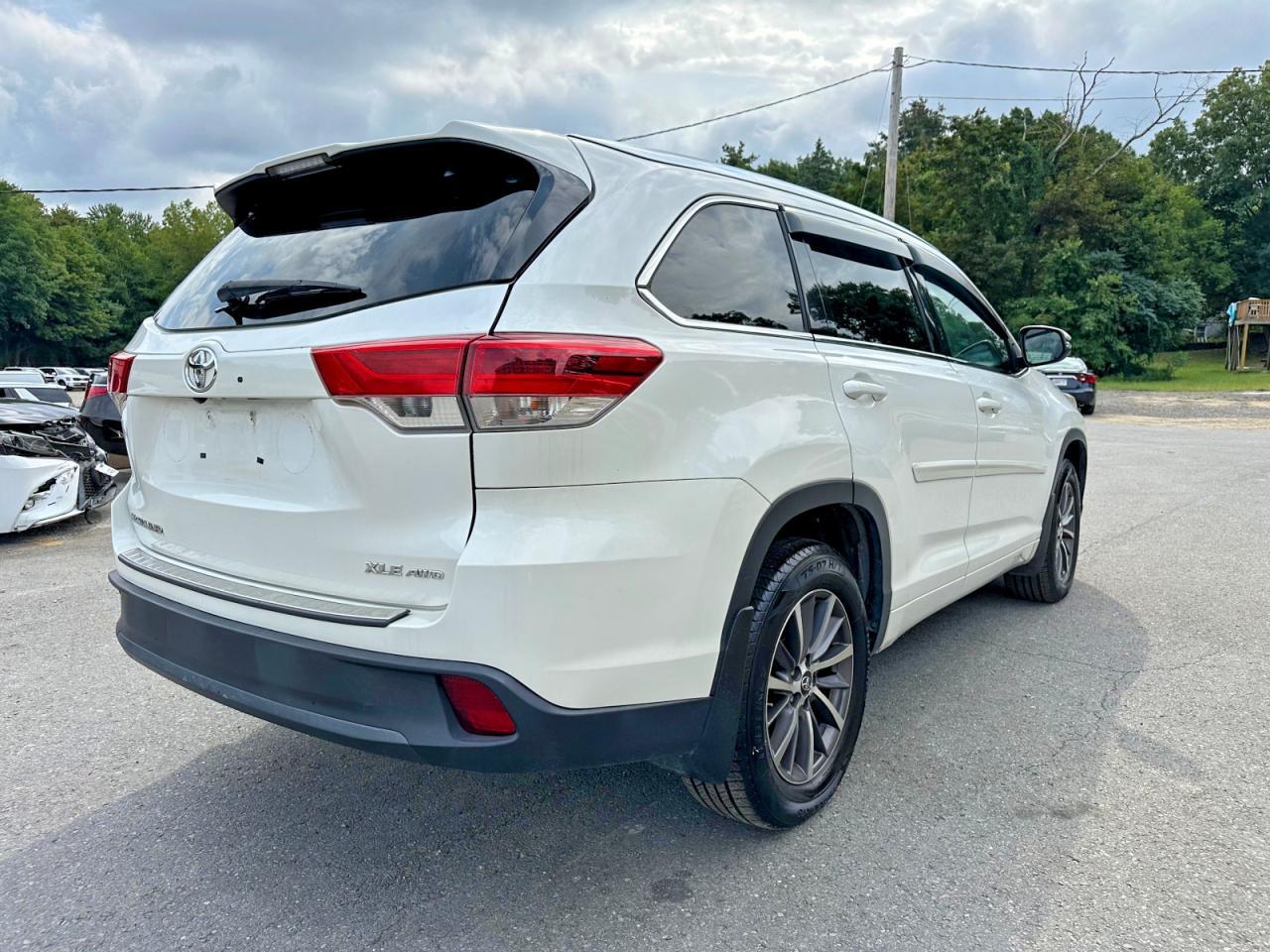 2018 Toyota Highlander Xle - Фото 3