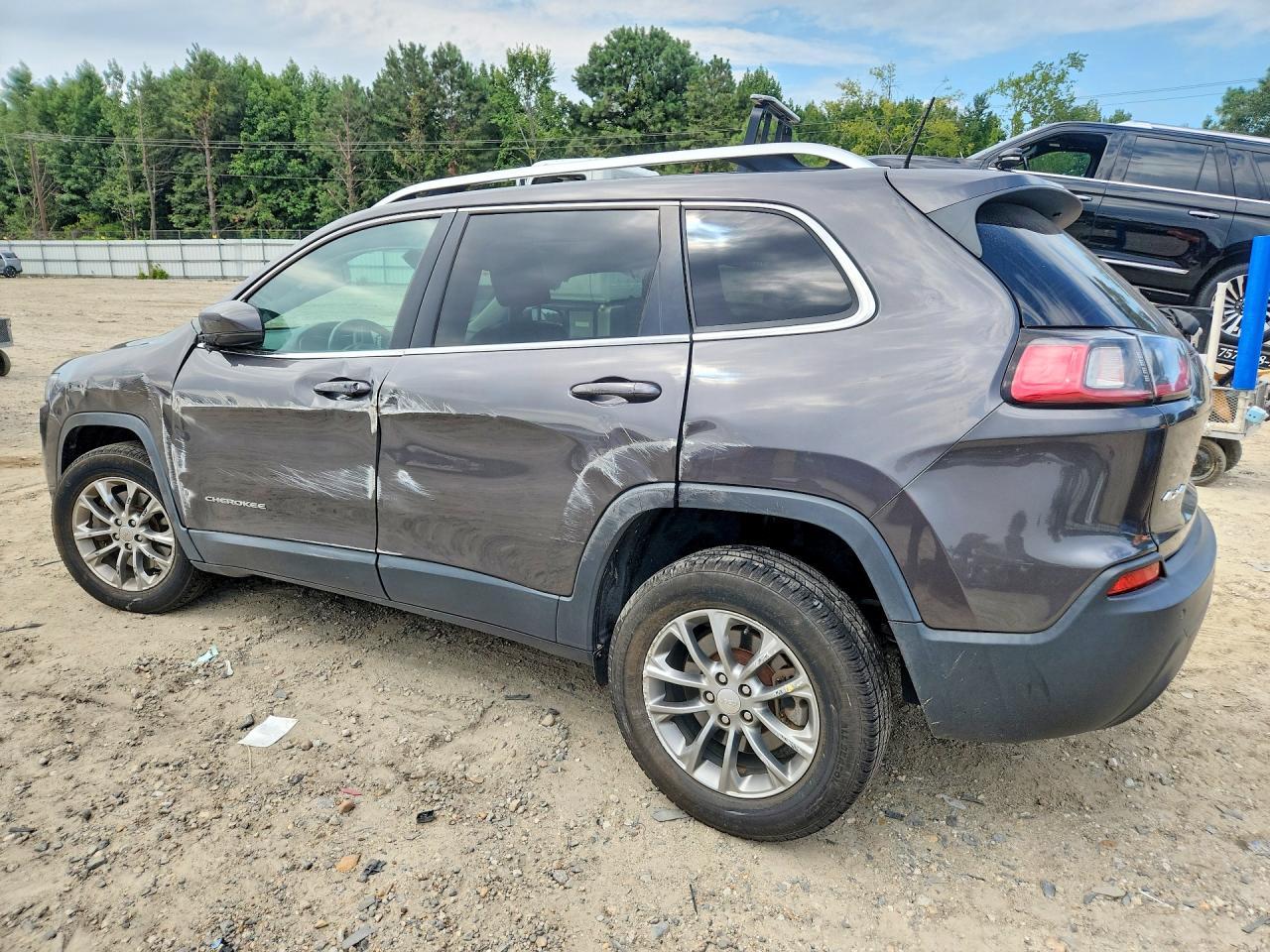 2020 Jeep Cherokee Latitude Plus - Image 2