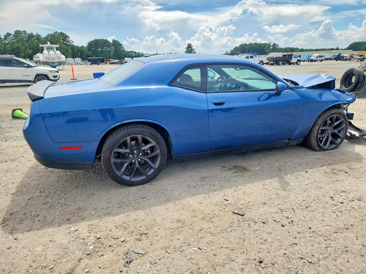 2022 Dodge Challenger Sxt - Image 3