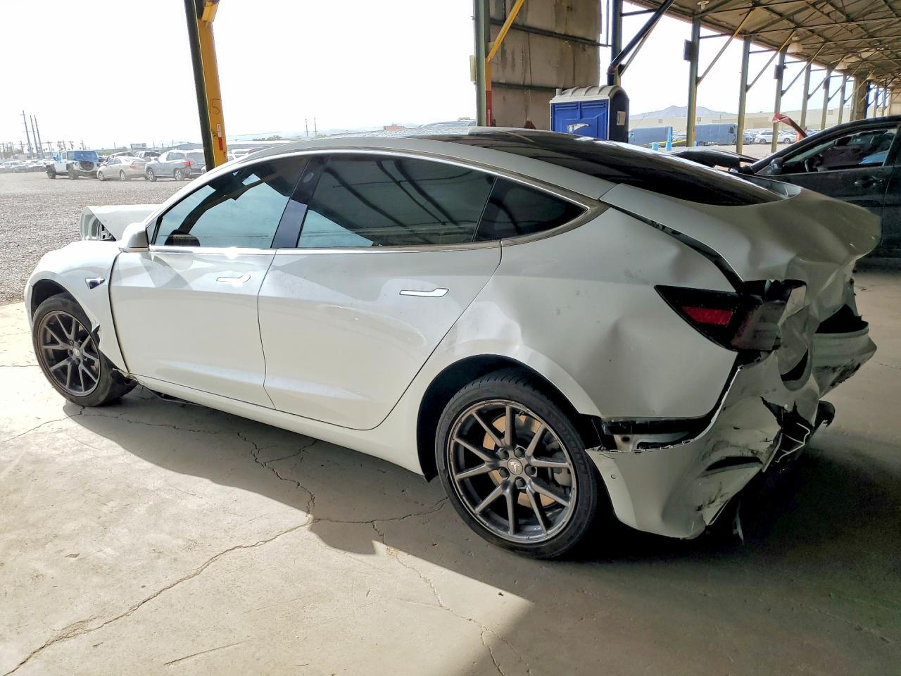 2018 Tesla Model 3 - Фото 2