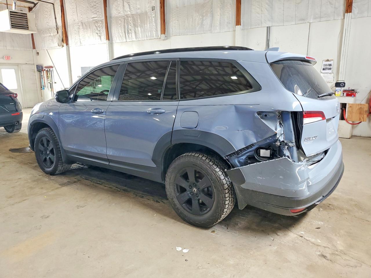 2022 Honda Pilot Trailsport - Image 2