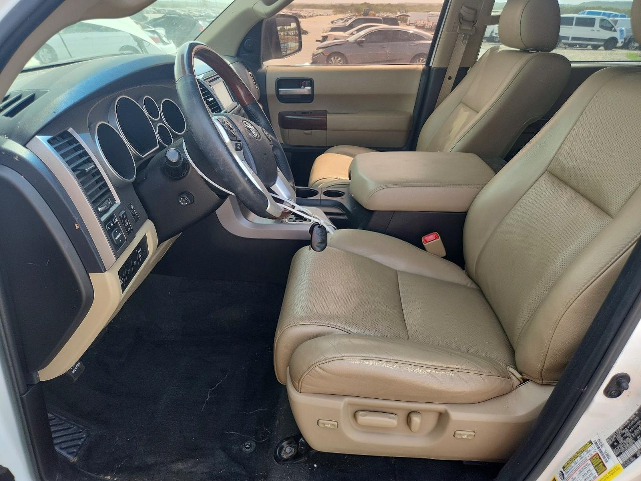 2016 Toyota Sequoia Platinum - Image 7