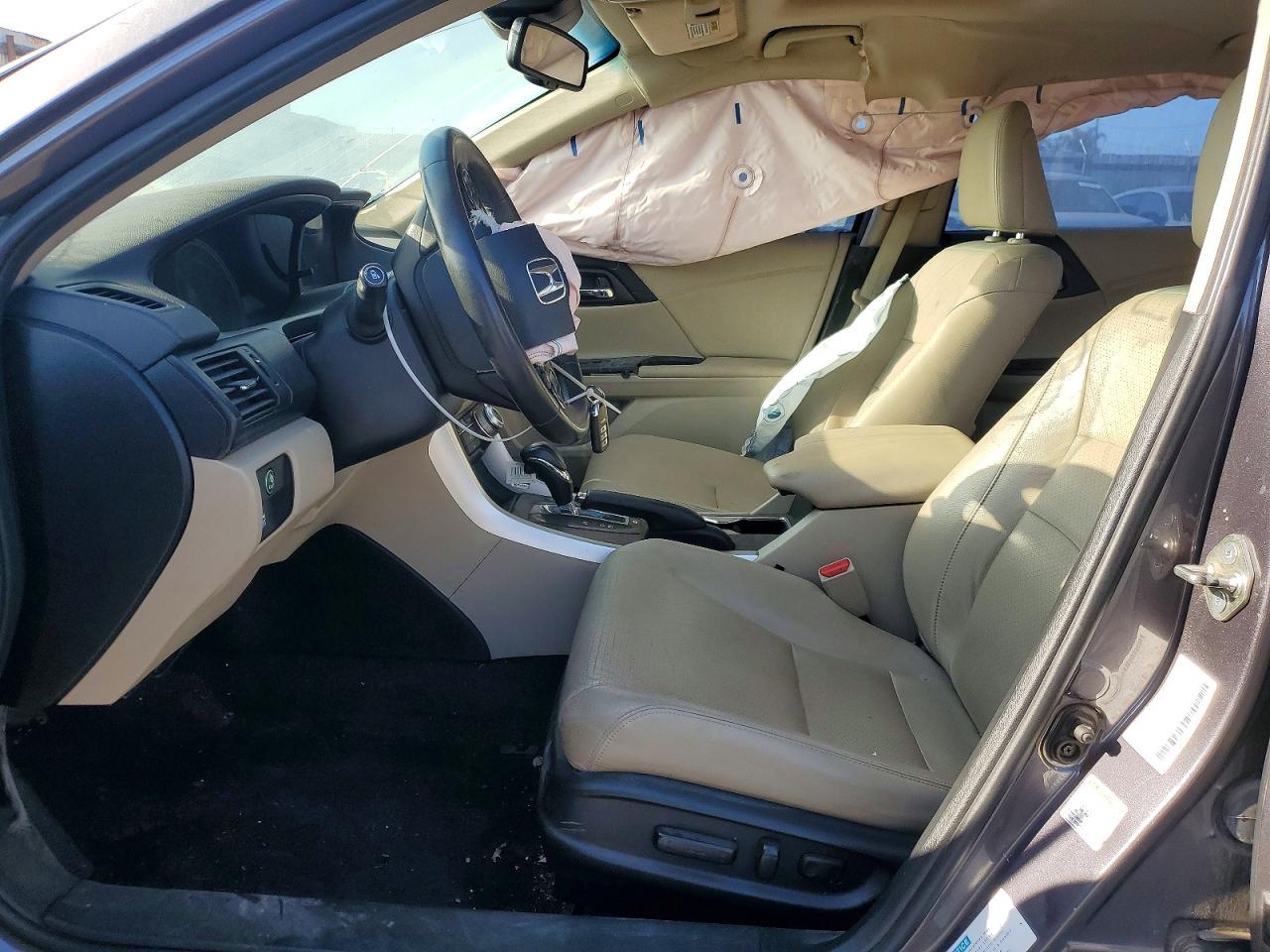 2015 Honda Accord Touring Hybrid - Image 7