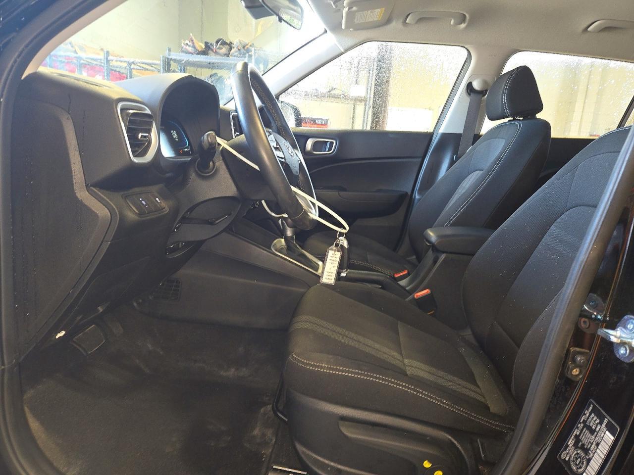 2025 Hyundai Venue Sel - Image 7