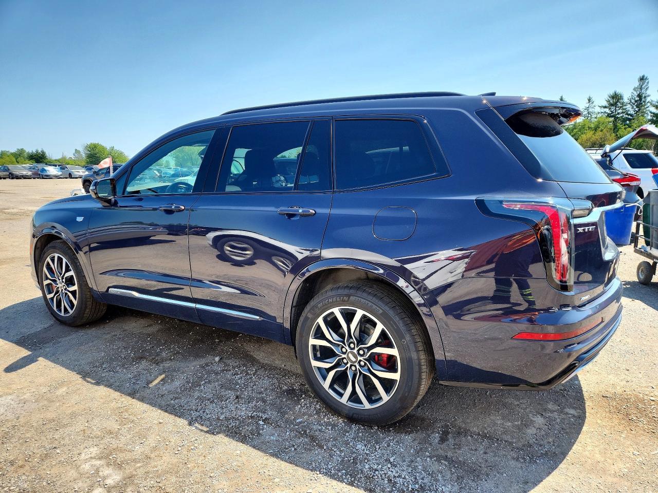 2025 Cadillac Xt6 Sport - Image 2