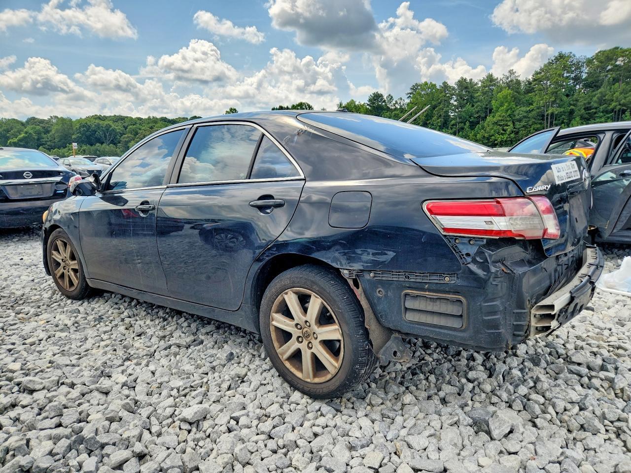 2011 Toyota Camry Le - Фото 2