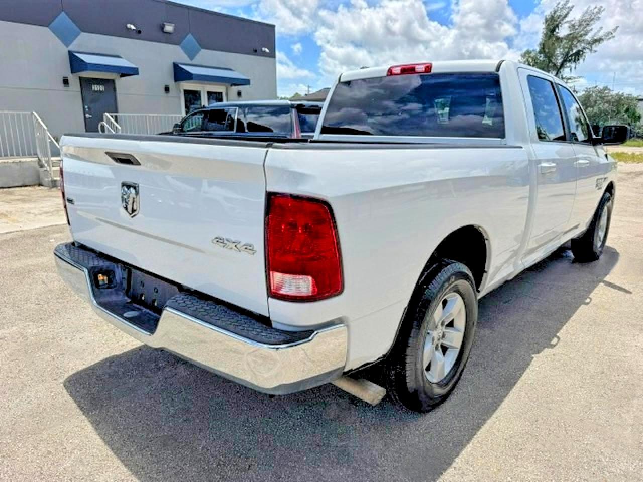 2021 Ram 1500 Classic Slt - Фото 3