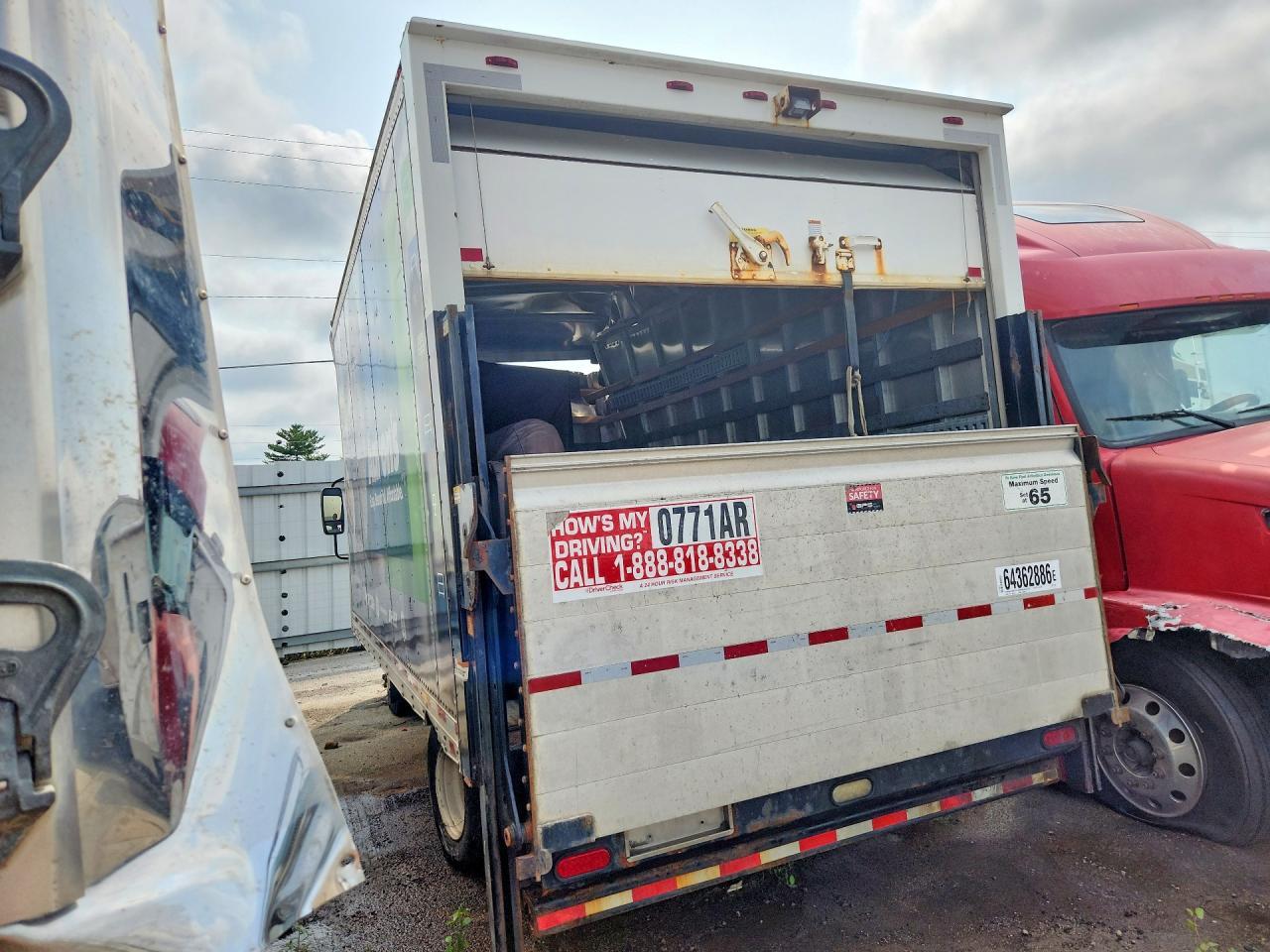 2016 Isuzu Npr Hd Box Truck - Image 2
