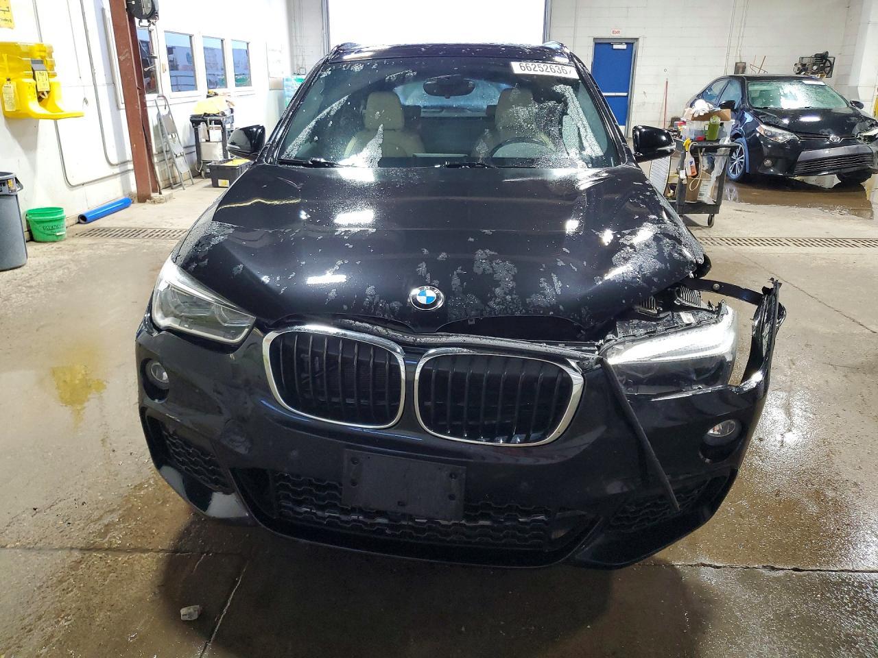 2017 BMW X1 xDrive28I - Фото 5