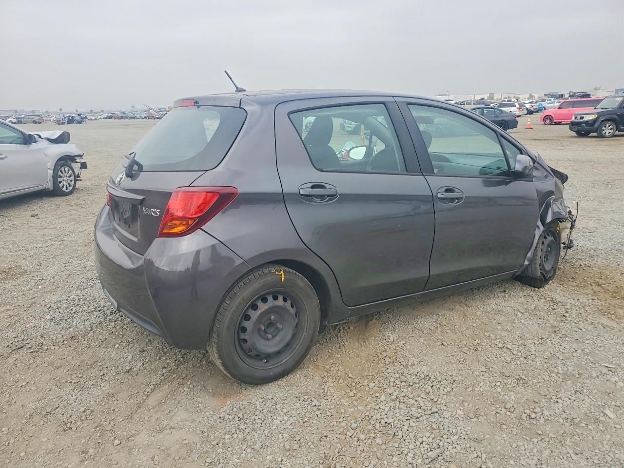 2017 Toyota Yaris 5-Door L Fleet - Фото 3