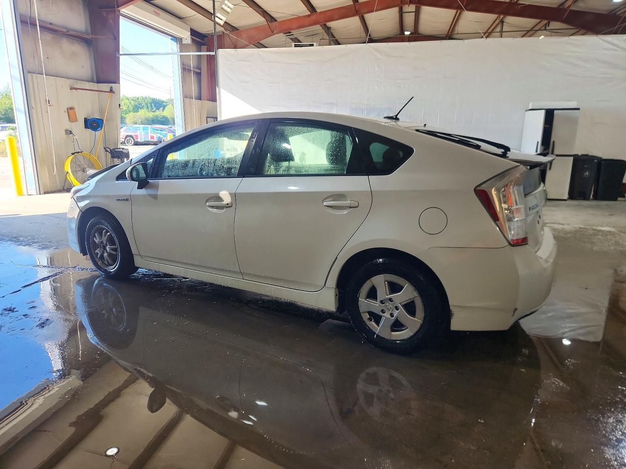 2011 Toyota Prius Two - Фото 2