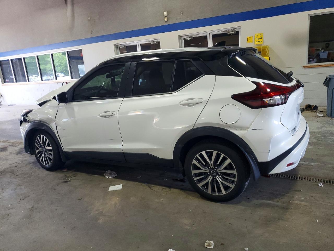 2022 Nissan Kicks Sv - Image 2