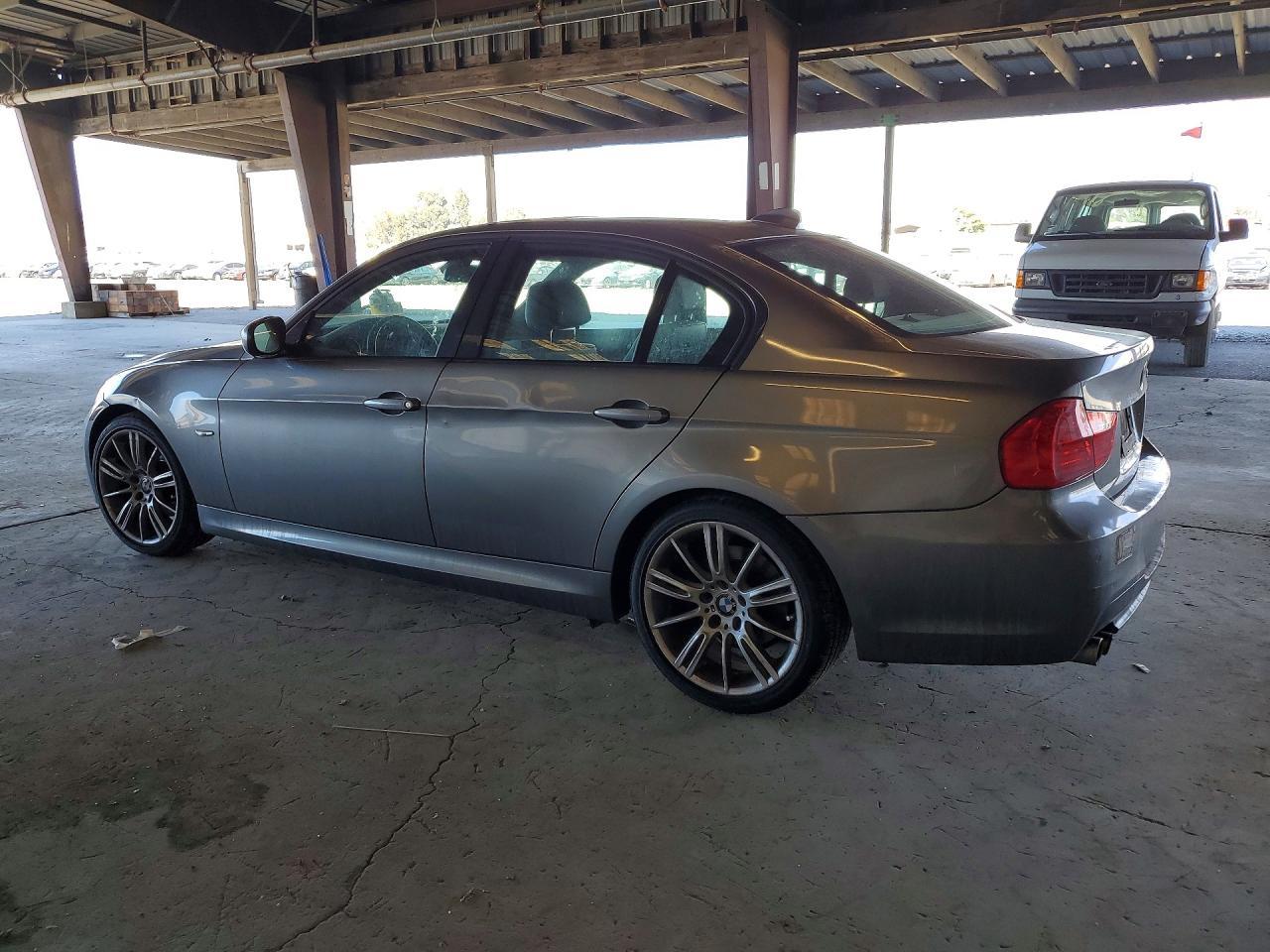 2010 BMW 328 I - Фото 2