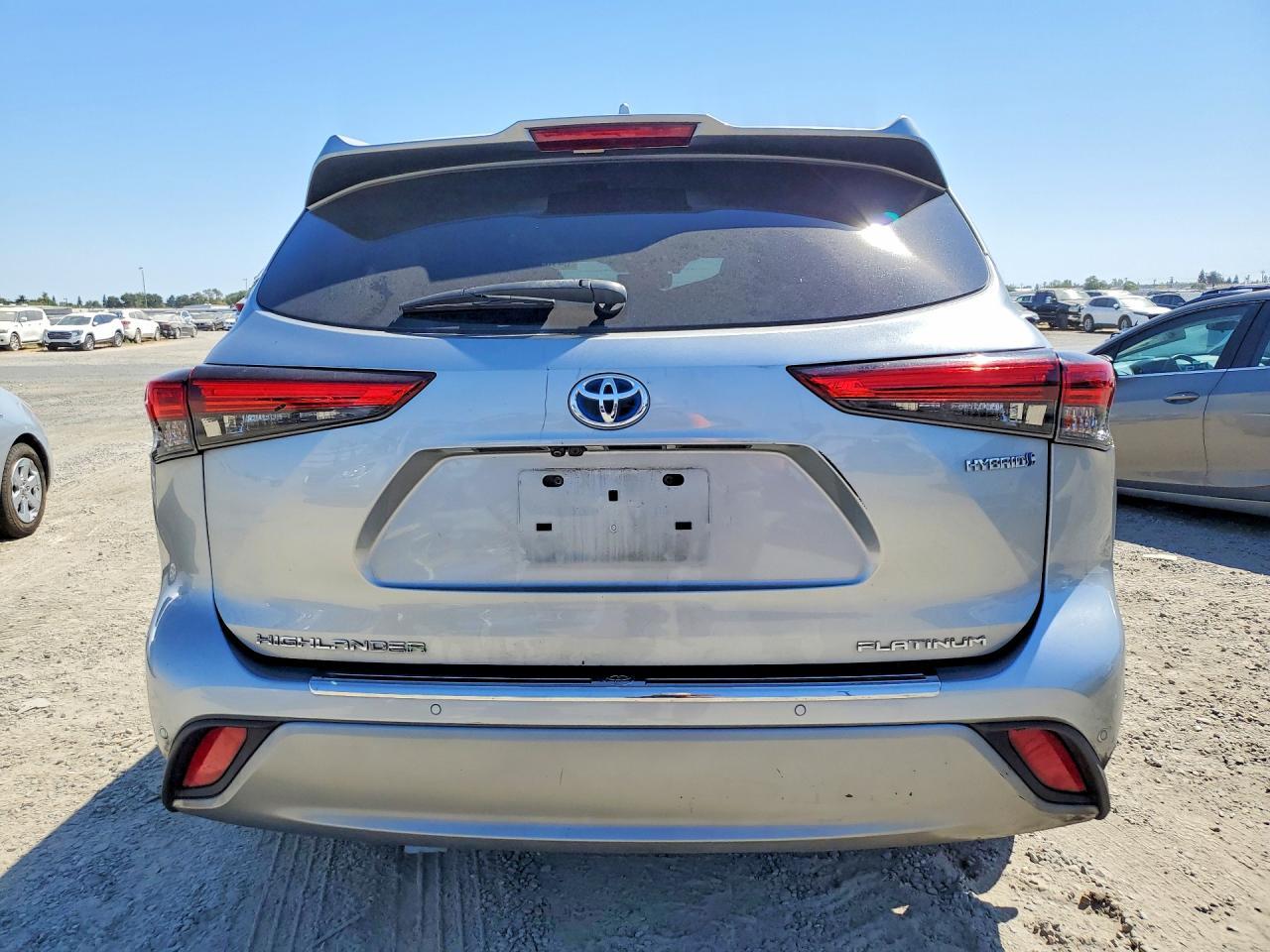 2021 Toyota Highlander Hybrid Platinum - Image 6