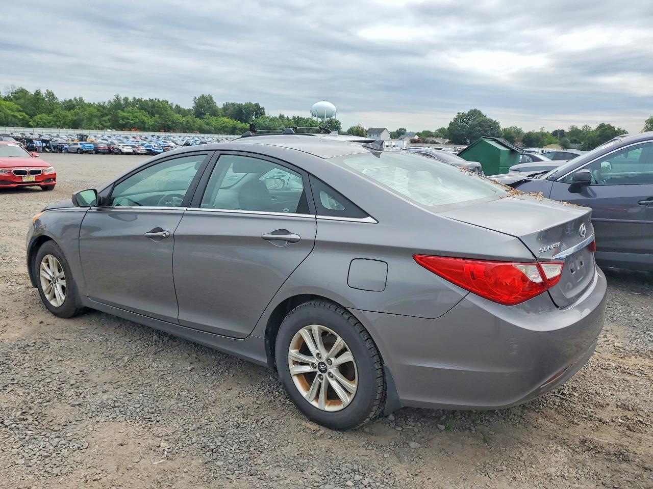 2012 Hyundai Sonata Gls - Image 2