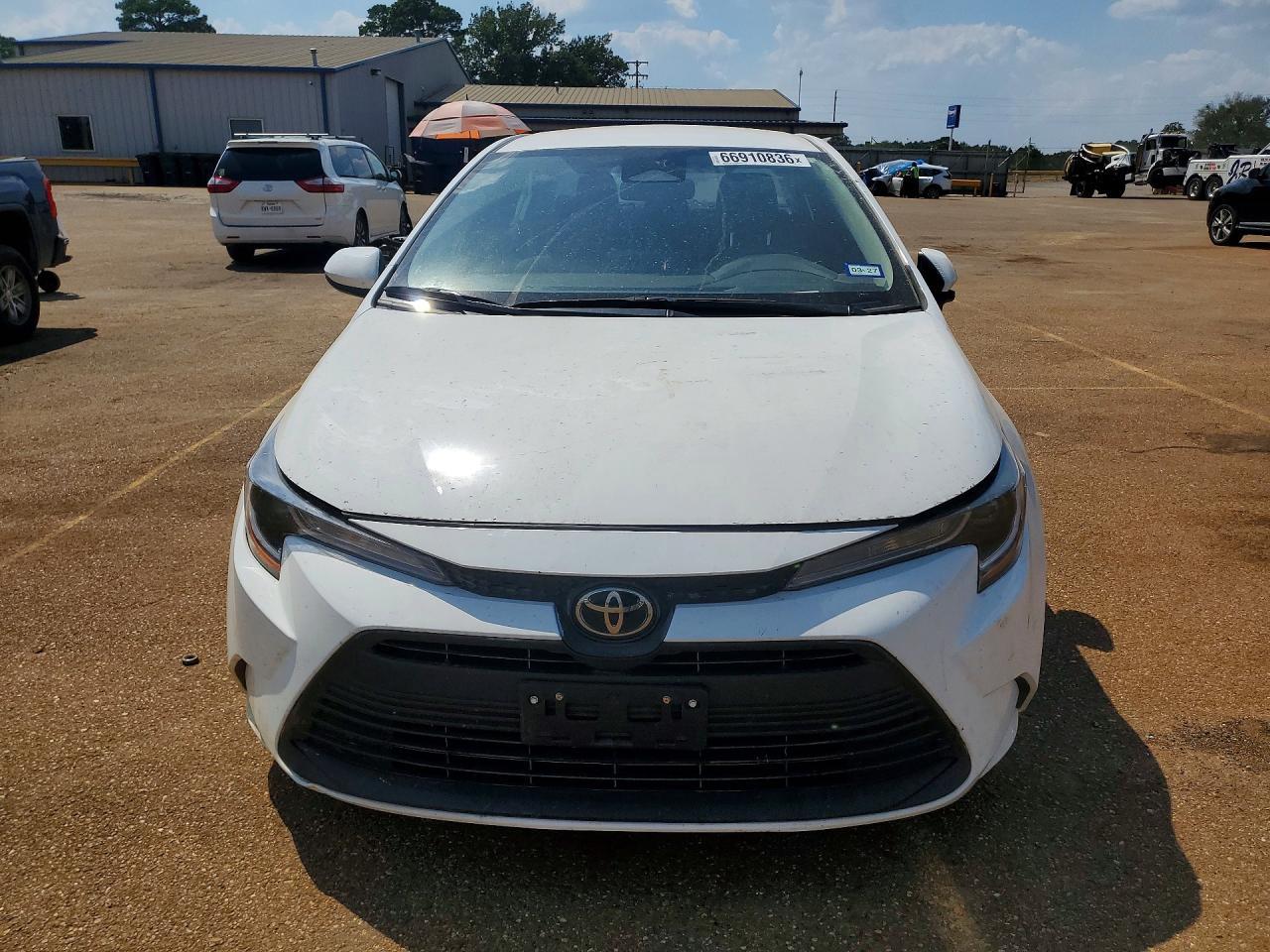 2025 Toyota Corolla Le - Image 5